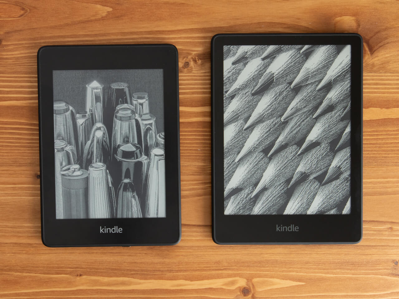 Kindle Paperwhite（第11世代）とKindle Paperwhite（第10世代）正面比較