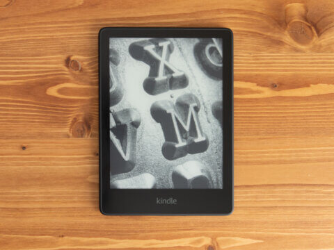 新型 Kindle Paperwhite（第11世代）レビュー！ 大画面、高速化で快適性がアップした電子書籍リーダー【10世代と新旧比較