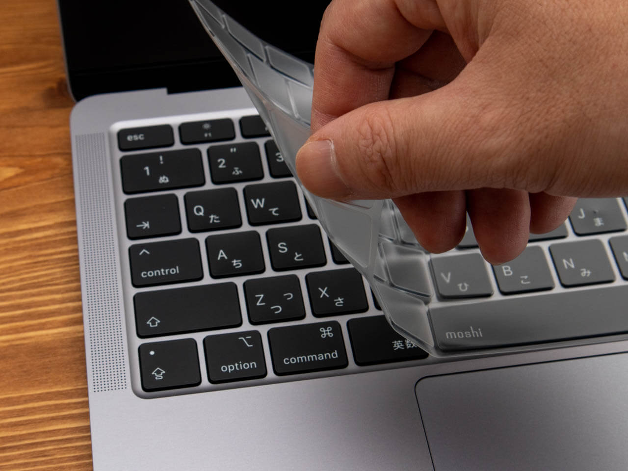 moshi ClearGuard MacBook はキーボードに貼り付ける