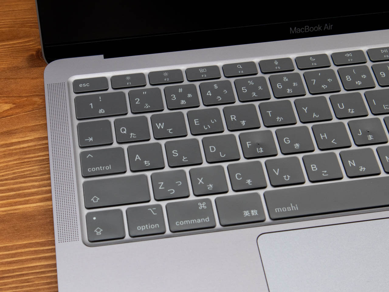 moshi ClearGuard MacBook 「moshi」ロゴ